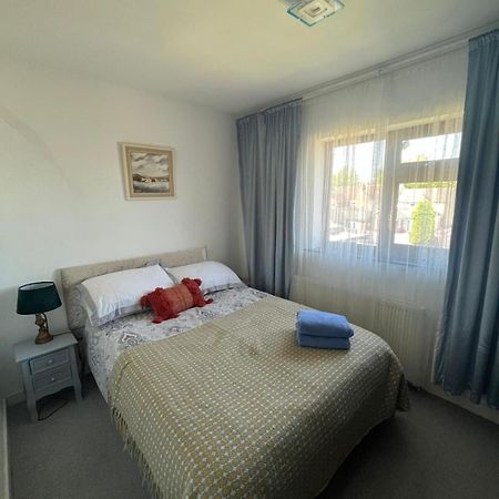 Hollemeadow Villa Bloxwich Buitenkant foto