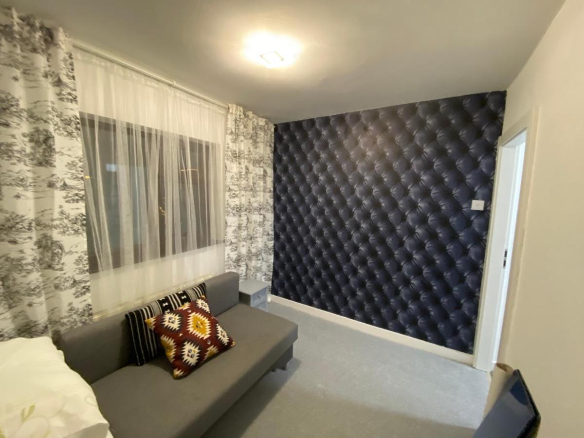 Hollemeadow Villa Bloxwich Buitenkant foto